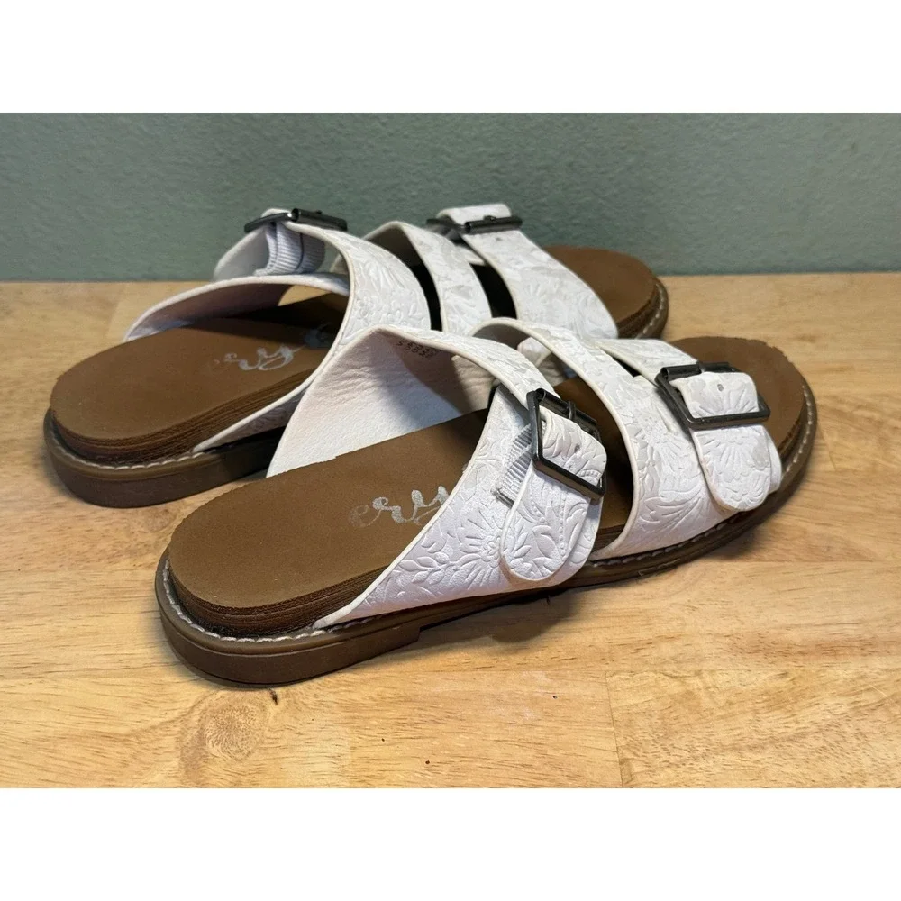 Very G Women White Floral Embossed Triple Strap Slide Sandals Size 7